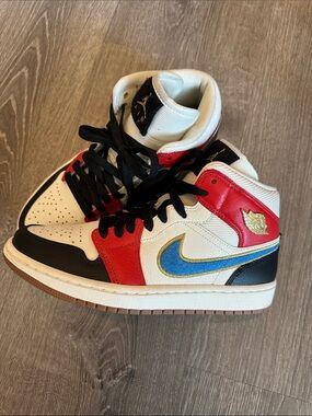 Nike Air Jordan Women’s High Top Sneakers - 8